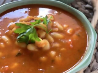 delicious vegetarian white kidney (cannallini) beans soup