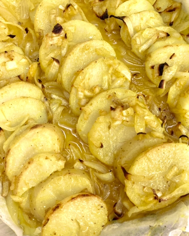 Roasted potatoes in curry